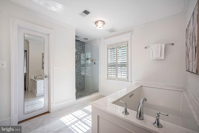 3609 WHISPERING LN, Falls Church, VA 22041
