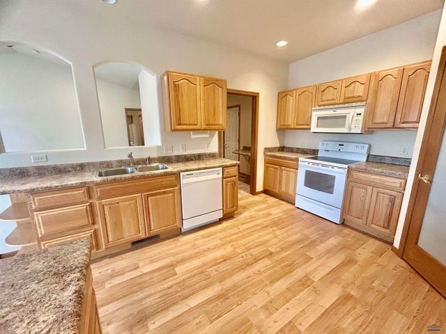 205 ENCHANTMENT DR, Rapid City, SD 57701