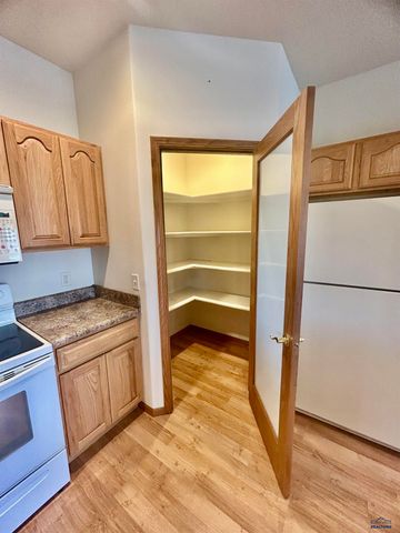 205 ENCHANTMENT DR, Rapid City, SD 57701