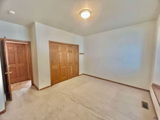 205 ENCHANTMENT DR, Rapid City, SD 57701