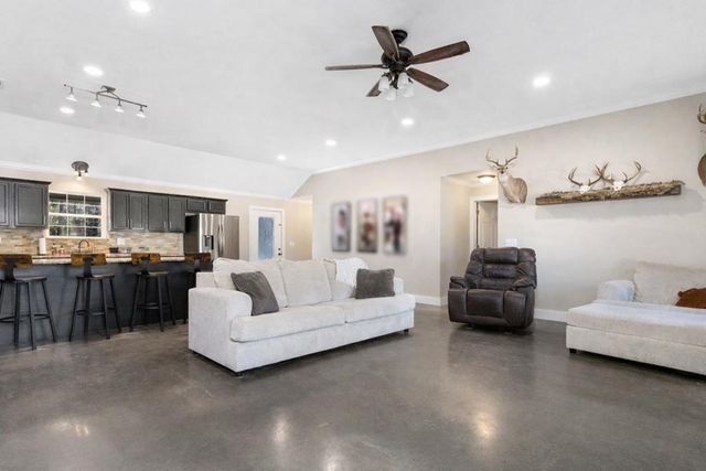 694 Harvill Road, Huntington, TX 75949