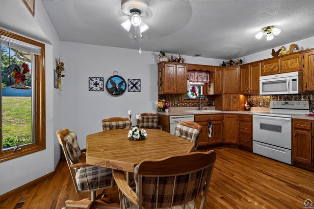 5920 NE Marple DR, Topeka, KS 66617