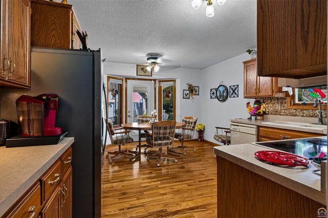 5920 NE Marple DR, Topeka, KS 66617