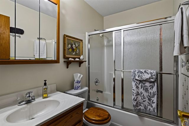 5920 NE Marple DR, Topeka, KS 66617