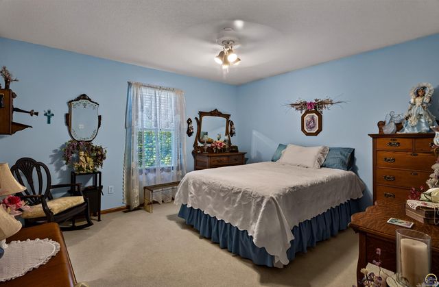 5920 NE Marple DR, Topeka, KS 66617