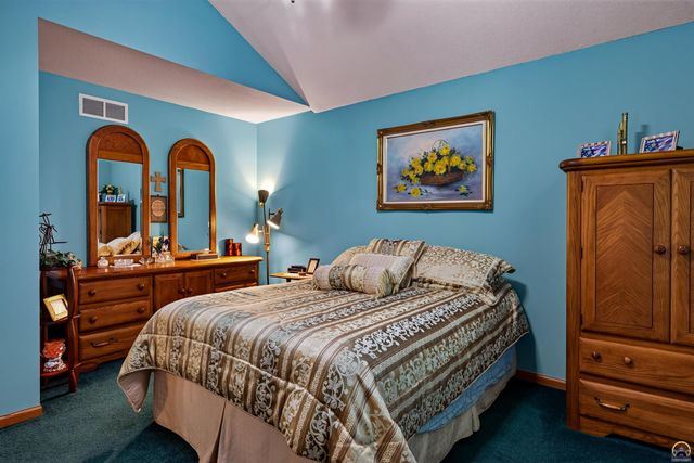 5920 NE Marple DR, Topeka, KS 66617