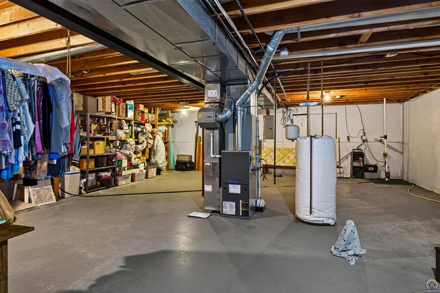 5920 NE Marple DR, Topeka, KS 66617