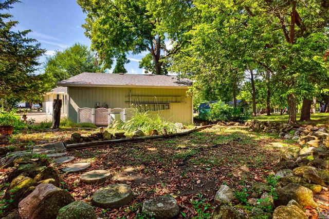 5920 NE Marple DR, Topeka, KS 66617