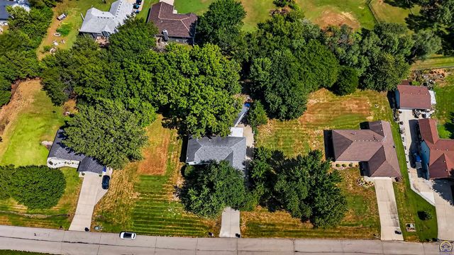 5920 NE Marple DR, Topeka, KS 66617