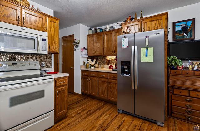5920 NE Marple DR, Topeka, KS 66617