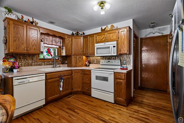 5920 NE Marple DR, Topeka, KS 66617