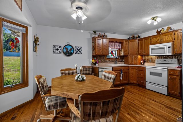 5920 NE Marple DR, Topeka, KS 66617