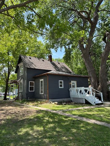 1103 1st Street, Webster City, IA 50595