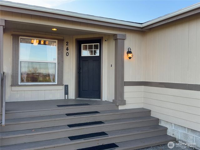 240 Rakoz Road, Toledo, WA 98591