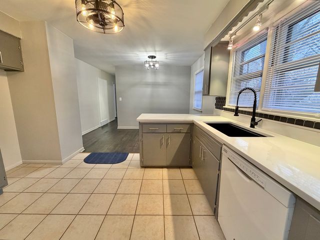 2703 18th Avenue, Rockford, IL 61108