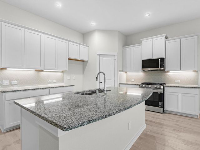 10807 Youngquist Drive, Mont Belvieu, TX 77535