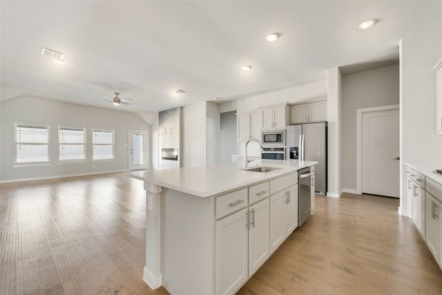 253 Coyote Creek Drive, Lavon, TX 75166