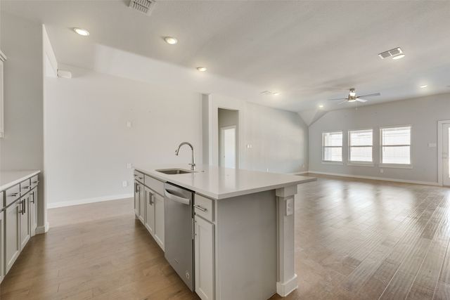 253 Coyote Creek Drive, Lavon, TX 75166