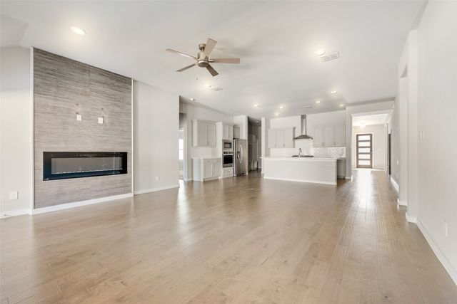 253 Coyote Creek Drive, Lavon, TX 75166