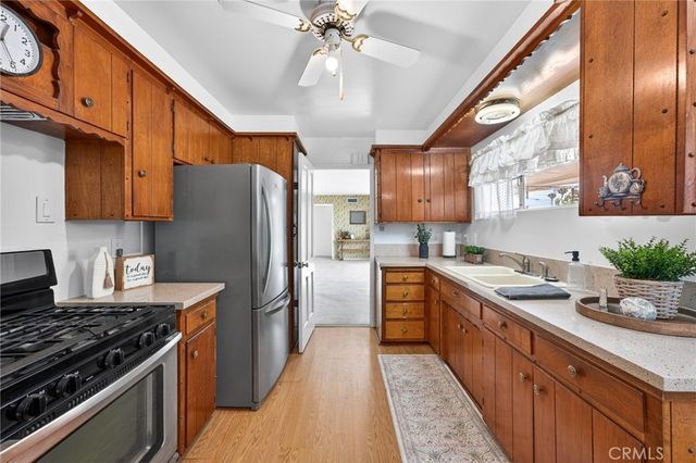 977 N Riverside, Rialto, CA 92376