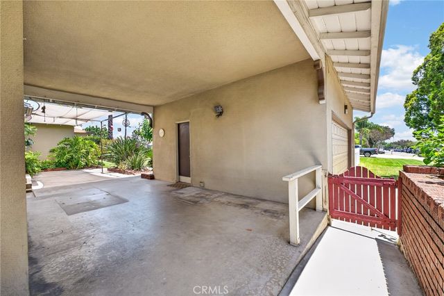 977 N Riverside, Rialto, CA 92376
