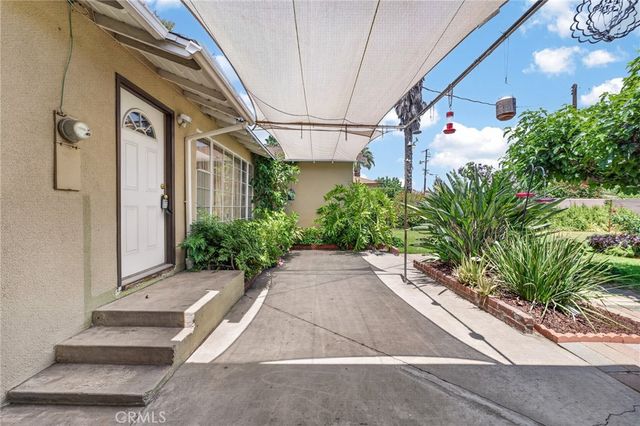 977 N Riverside, Rialto, CA 92376