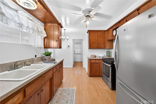 977 N Riverside, Rialto, CA 92376