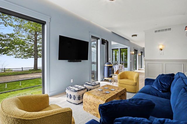 2578 Lakeshore Drive, Saugatuck Twp, MI 49408