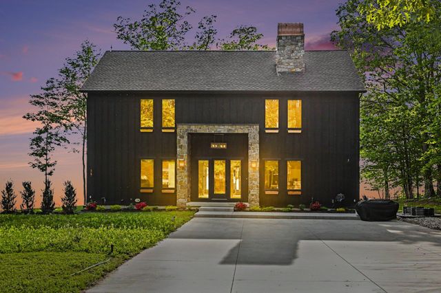 2578 Lakeshore Drive, Saugatuck Twp, MI 49408