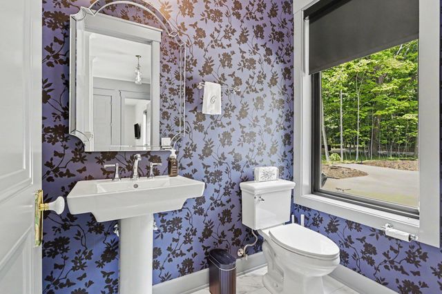 2578 Lakeshore Drive, Saugatuck Twp, MI 49408
