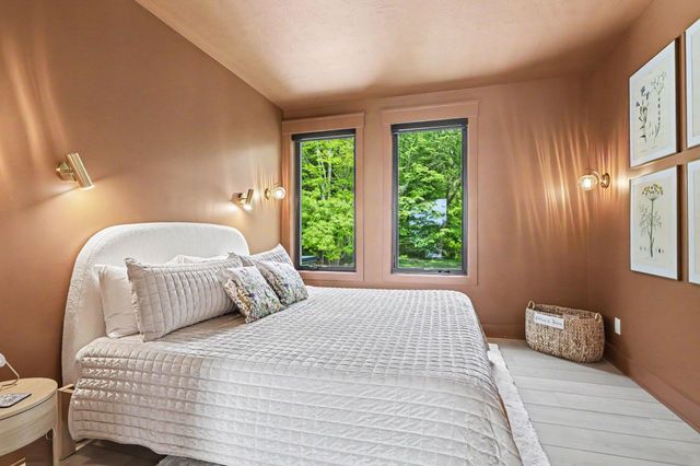 2578 Lakeshore Drive, Saugatuck Twp, MI 49408