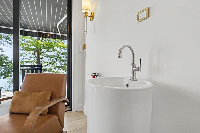2578 Lakeshore Drive, Saugatuck Twp, MI 49408
