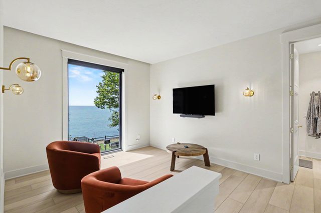 2578 Lakeshore Drive, Saugatuck Twp, MI 49408