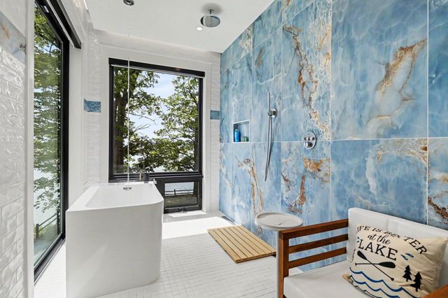 2578 Lakeshore Drive, Saugatuck Twp, MI 49408