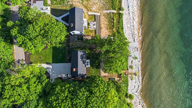 2578 Lakeshore Drive, Saugatuck Twp, MI 49408