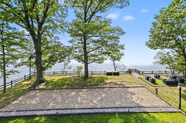 2578 Lakeshore Drive, Saugatuck Twp, MI 49408