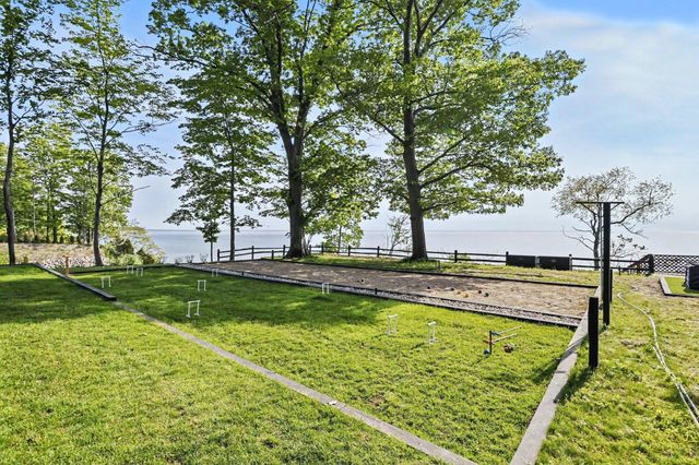 2578 Lakeshore Drive, Saugatuck Twp, MI 49408