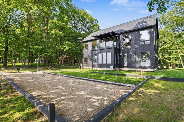2578 Lakeshore Drive, Saugatuck Twp, MI 49408