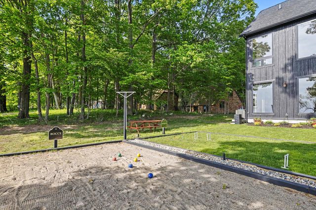 2578 Lakeshore Drive, Saugatuck Twp, MI 49408