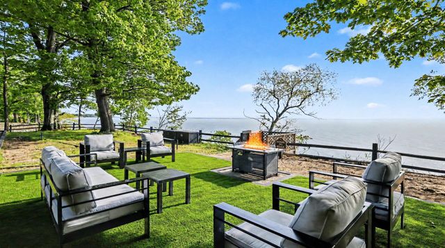 2578 Lakeshore Drive, Saugatuck Twp, MI 49408