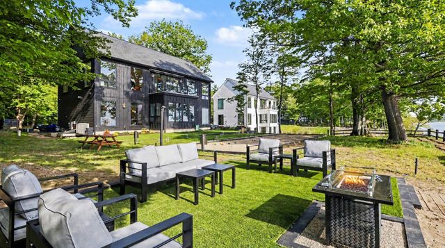 2578 Lakeshore Drive, Saugatuck Twp, MI 49408
