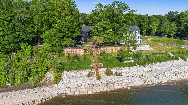2578 Lakeshore Drive, Saugatuck Twp, MI 49408