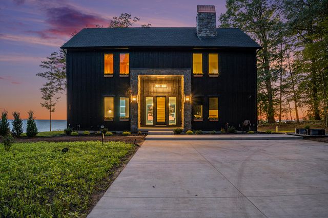 2578 Lakeshore Drive, Saugatuck Twp, MI 49408