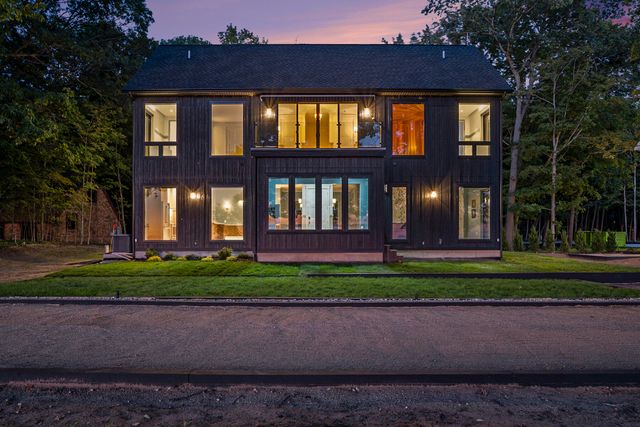 2578 Lakeshore Drive, Saugatuck Twp, MI 49408