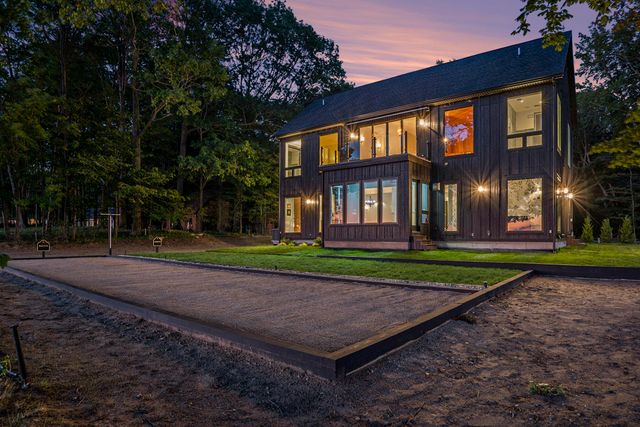 2578 Lakeshore Drive, Saugatuck Twp, MI 49408