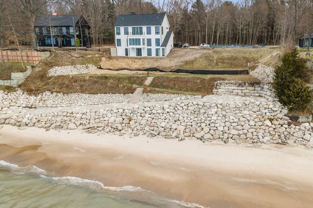 2578 Lakeshore Drive, Saugatuck Twp, MI 49408