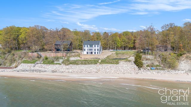 2578 Lakeshore Drive, Saugatuck Twp, MI 49408