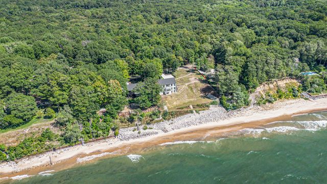 2578 Lakeshore Drive, Saugatuck Twp, MI 49408