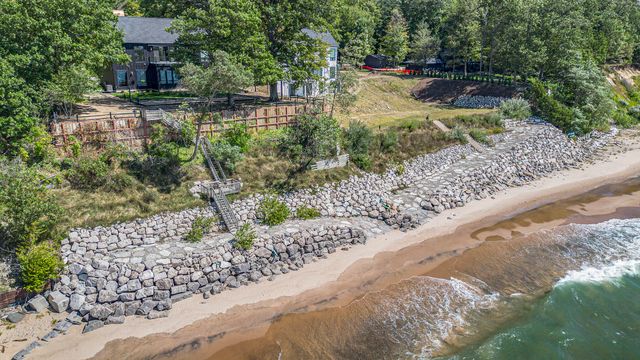 2578 Lakeshore Drive, Saugatuck Twp, MI 49408
