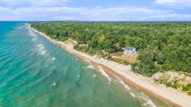 2578 Lakeshore Drive, Saugatuck Twp, MI 49408